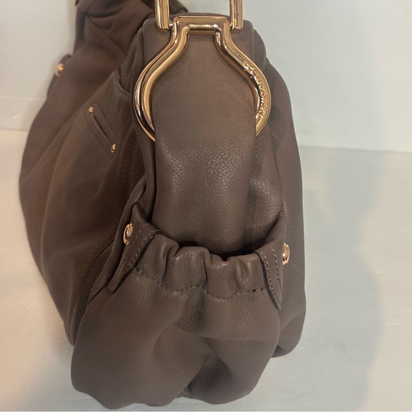 B. Makowsky Mocha Taupe Brown Leather Gathered Leather Shoulder Bag Satchel - Picture 4 of 10